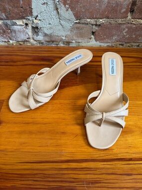 Steve Madden Cary Nude Knot Strap Kitten Heel Sandal size 8.5